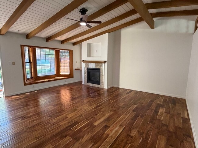 Building Photo - Welcome to this stunning 3 bedroom 2 bathroom home located in Fremont