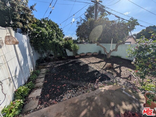 Building Photo - 2330 Ashland Ave