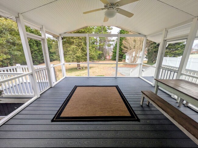 Building Photo - 524 W Mountain St