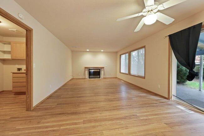 Building Photo - Move in ready now! 4 bedrooms in Lacey - North Thurston School district.