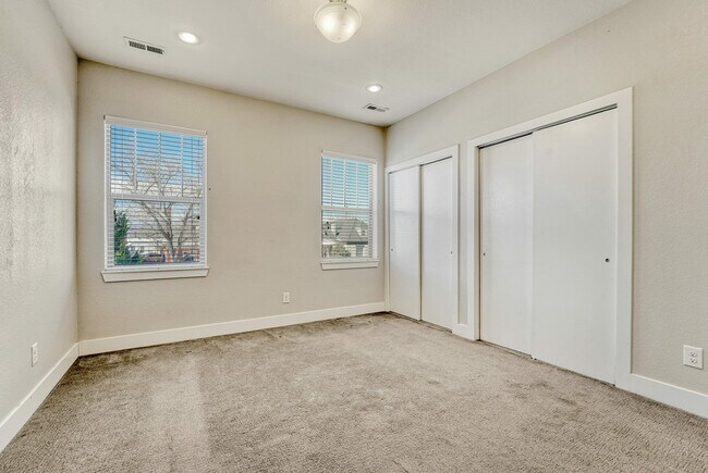 Building Photo - 534 S Lincoln St