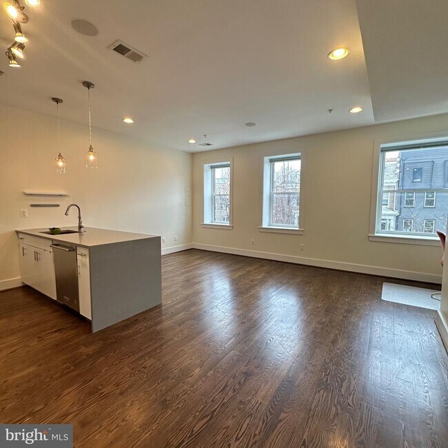 Building Photo - 1478 Harvard St NW