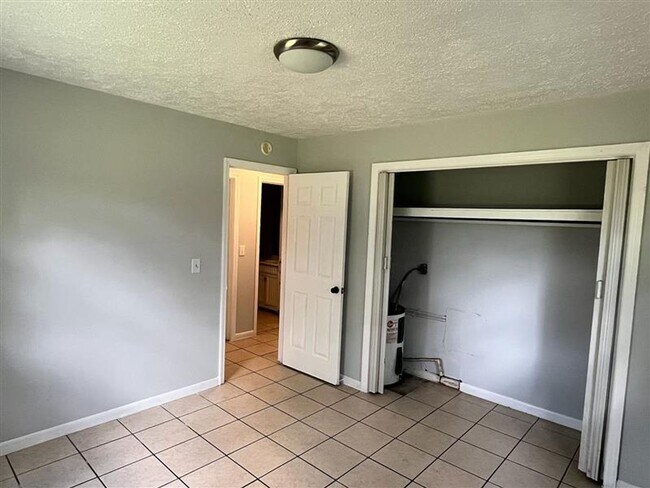 Building Photo - 2 BED 1 BATH READY TO RENT IN PLANT CITY!