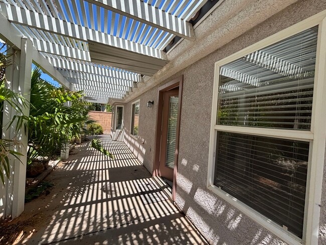 Building Photo - HOME FOR RENT IN SUN RIVER