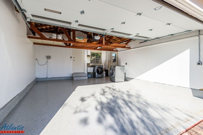 Building Photo - Gorgeous Home | Desirable Location