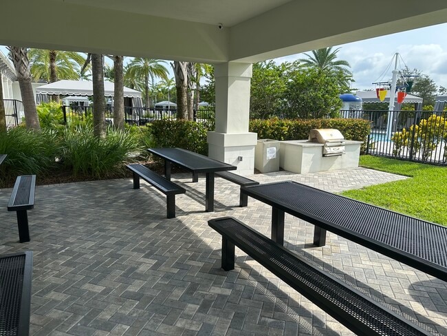 Building Photo - 15371 Green River Ct