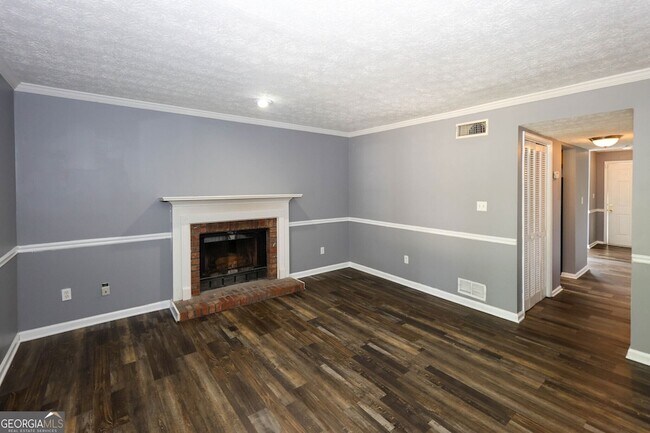 Building Photo - 5461 Park Pl S