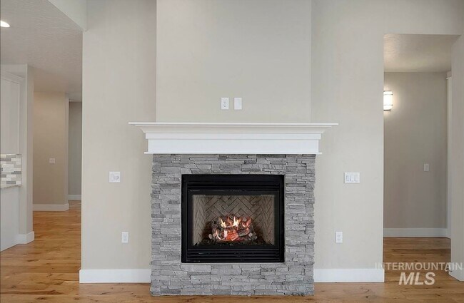 Building Photo - Beautiful Custom Single Level Boise Home A...