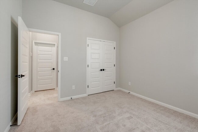 Building Photo - Bright & Charming Fantine Fields Home