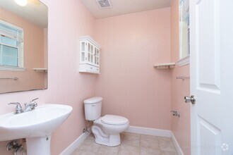 Building Photo - Beautiful 2 Bedroom 1.5 Bath in Beacon Hill