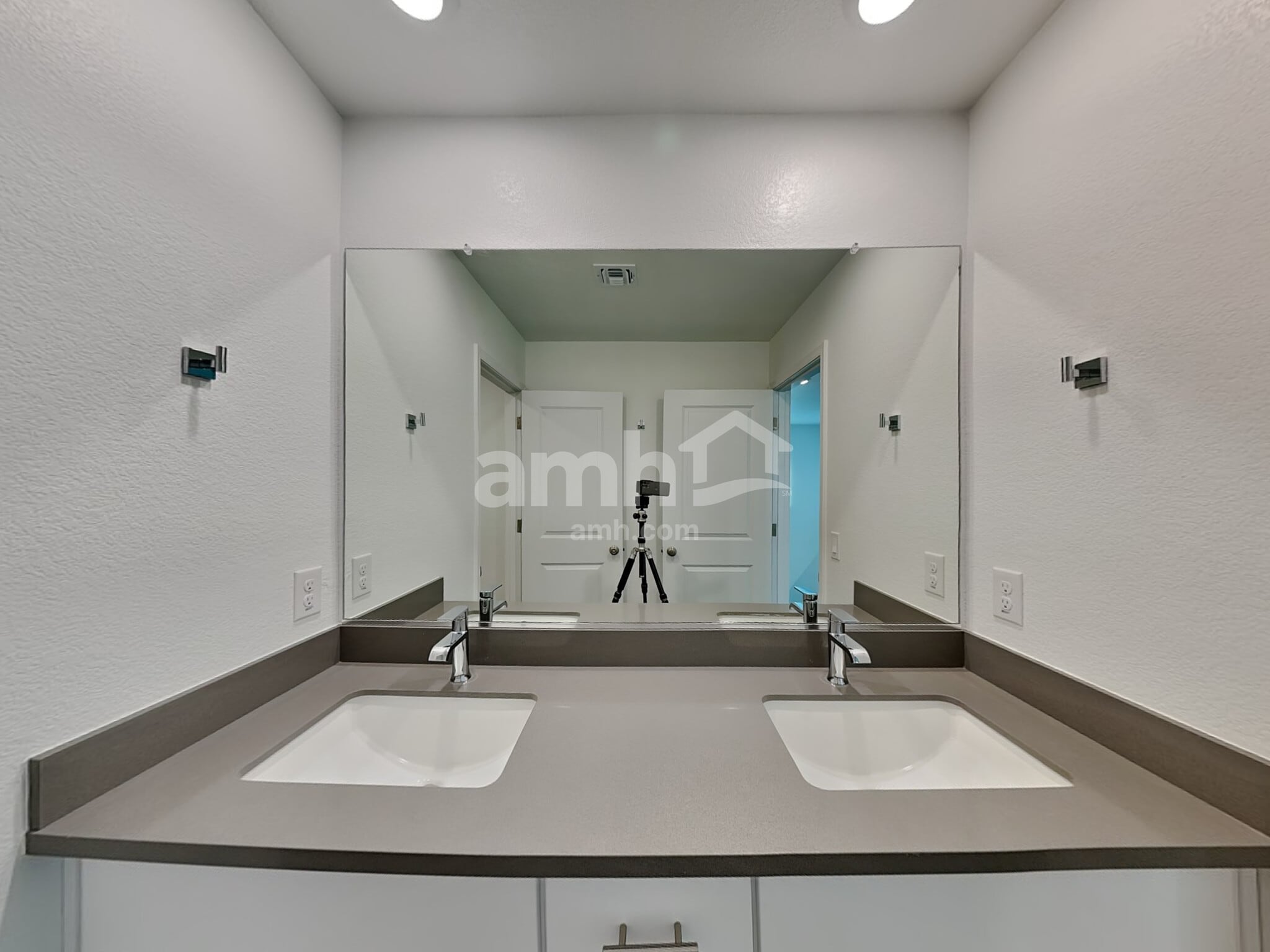 Building Photo - 6622 S 42nd Ln