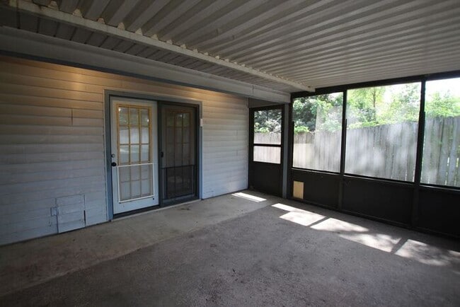 Building Photo - Beautiful 3 Bed 2 Bath Home in Tyler's Azalea District