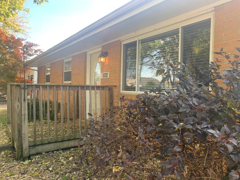 Building Photo - 2265 Cardinal Ave
