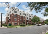 Building Photo - 619 SE 8th St