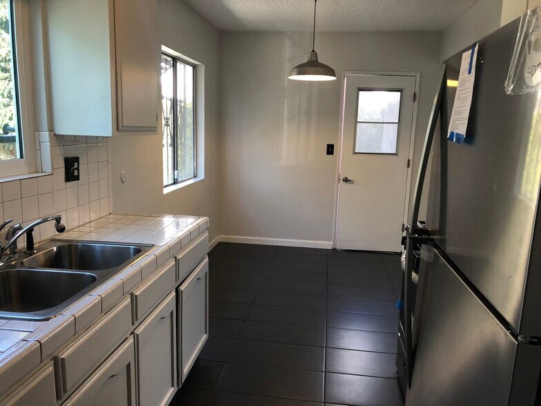 Building Photo - 2214 Griffin Avenue