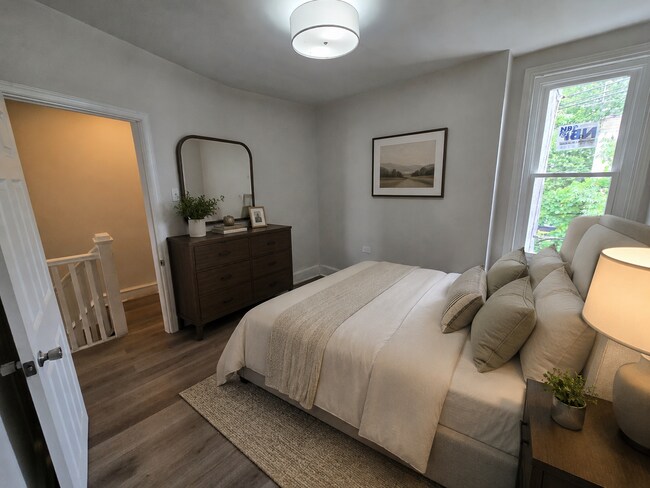 Building Photo - Beautiful Newly-Renovated Home!