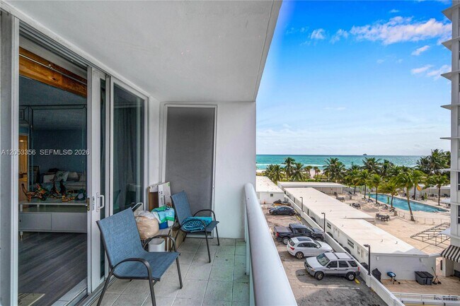 Building Photo - 5001 Collins Ave