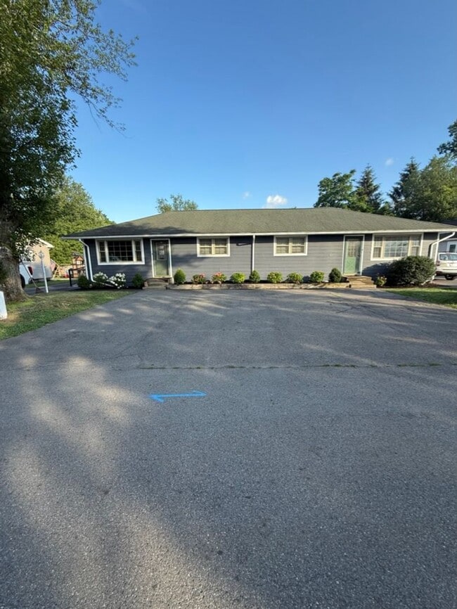 Building Photo - 1115 Locust St