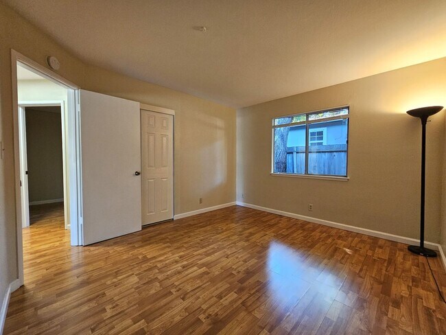 Building Photo - 487 N Rengstorff Ave