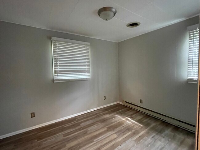 Building Photo - 404 S Mayor Caliper Dr