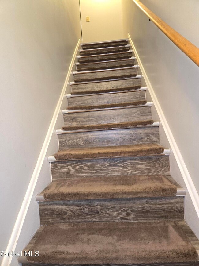 Building Photo - 93 Ridgewood Terrace