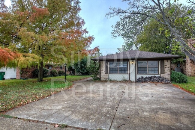 Building Photo - 6716 Sayle St
