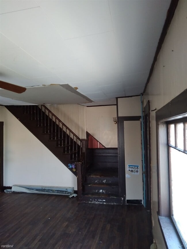 Building Photo - 3 br, 1 bath House - 212 South Street