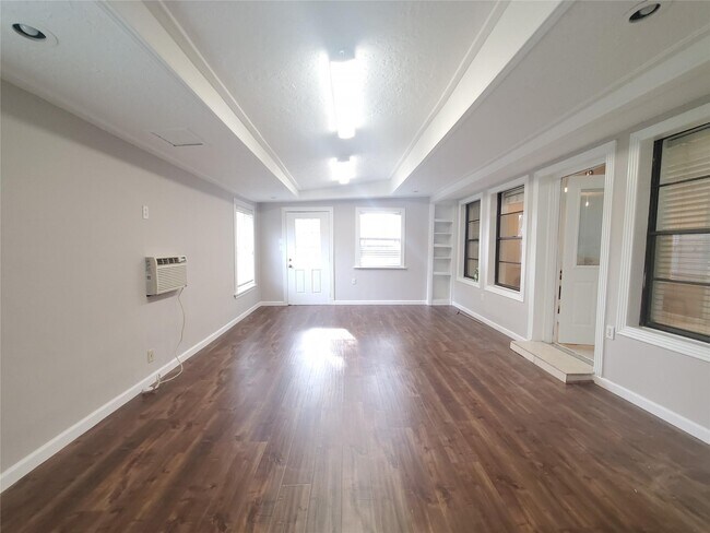 Building Photo - 3002 Frontier Dr
