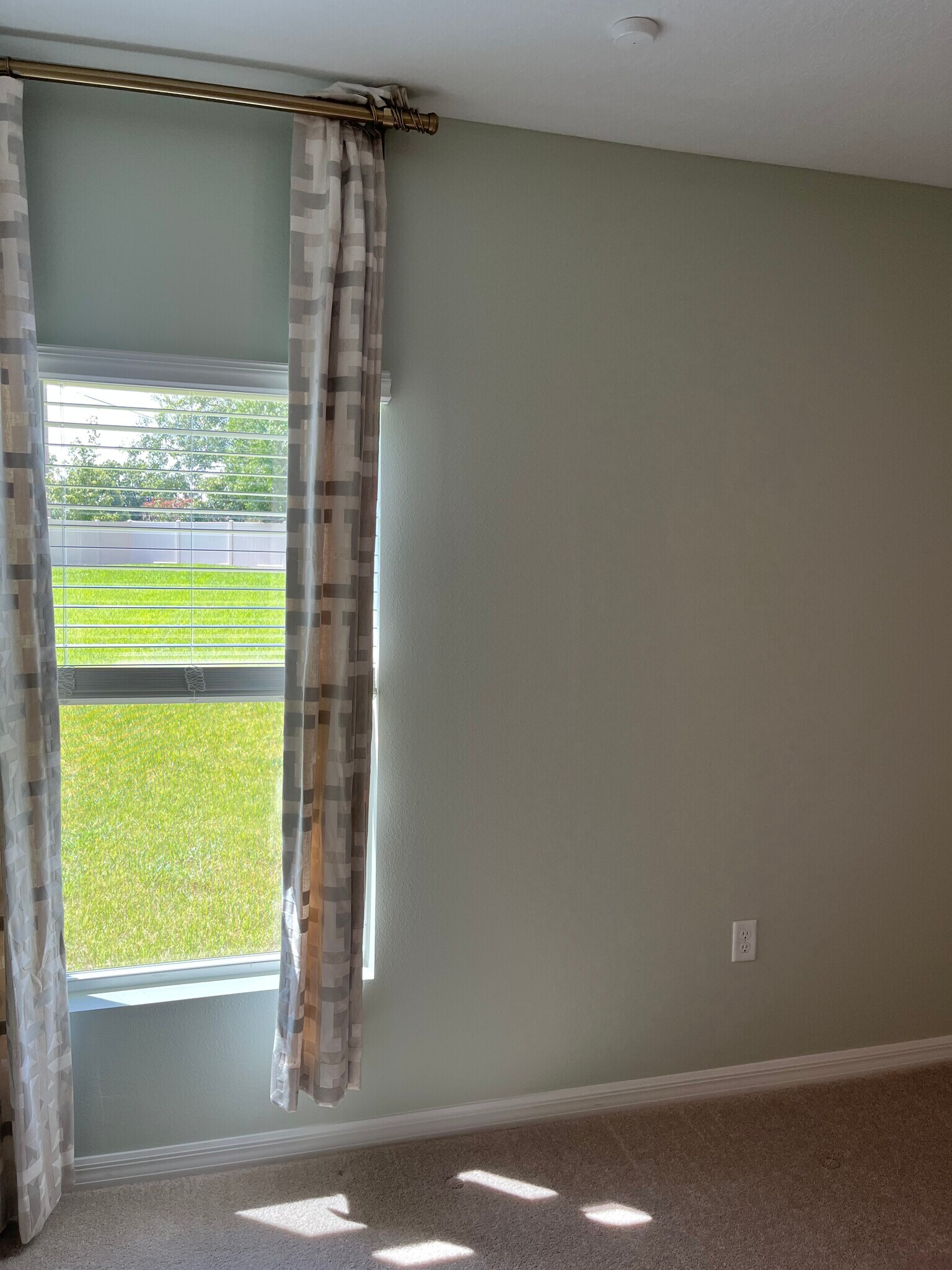 Building Photo - 2068 Rosewood Cir