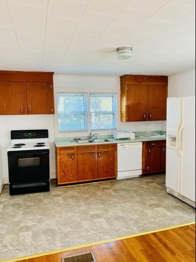 Marion Cottage Rental 20 Pineview St Marion NC 28752 Apartment Finder