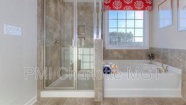 Building Photo - 1120 Walbury Hl