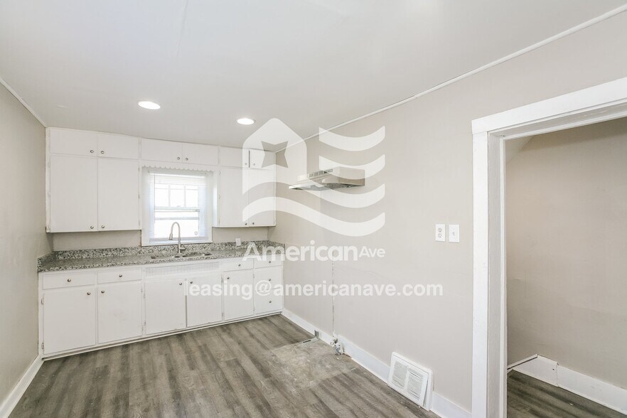 Building Photo - 1253 N Meade St