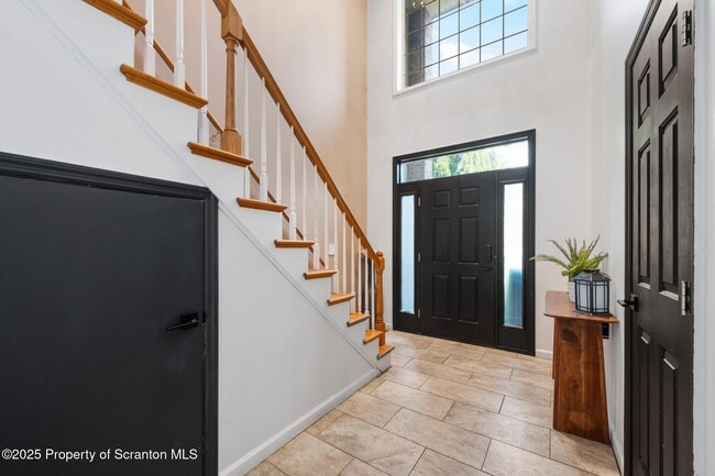 Building Photo - 32 Pine Tree Dr