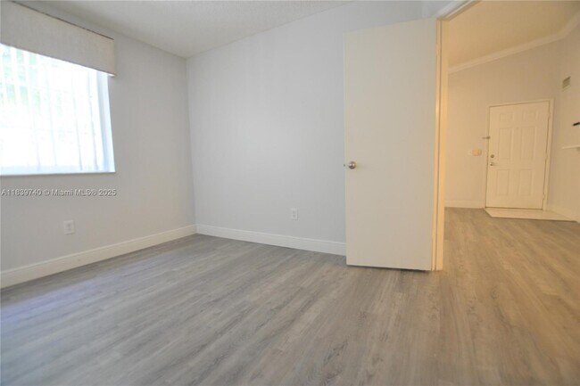 Building Photo - 160 Yacht Club Way