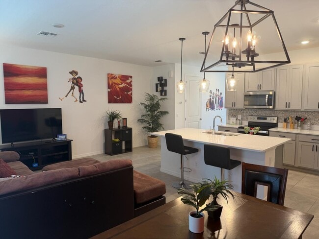 Building Photo - 1553 Discovery St