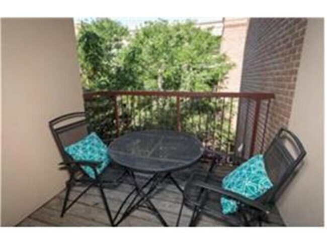 Building Photo - 575 N 1st St