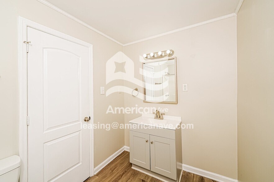 Building Photo - 506 7th Ave SW