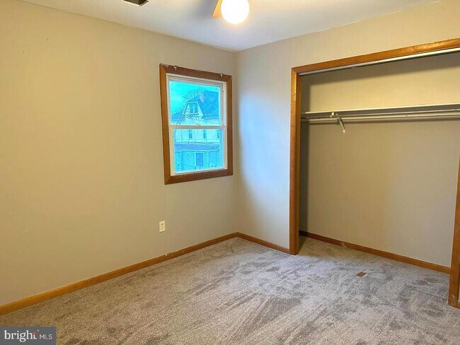 Building Photo - 31 Logan Ave