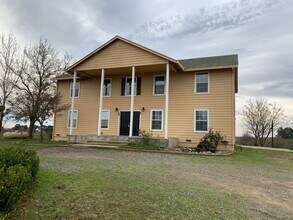 Building Photo - Country Hilltop Beauty