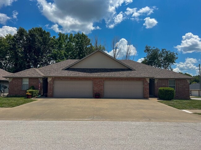 Building Photo - NEW LUXURY DUPLEX in the sought-after Sout...