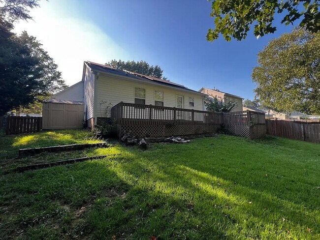 Building Photo - 9 Green Oak Dr