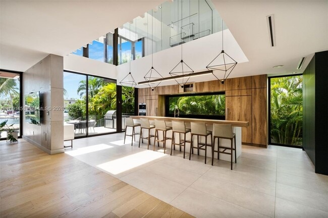 Building Photo - 770 S Shore Dr