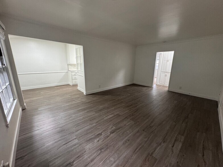 Building Photo - 8575 Holloway Dr