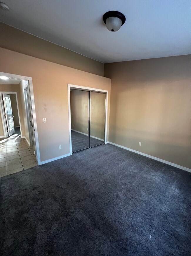 Building Photo - 1630 E 2450 S
