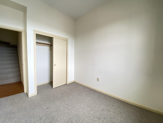 Building Photo - 521 Pine St