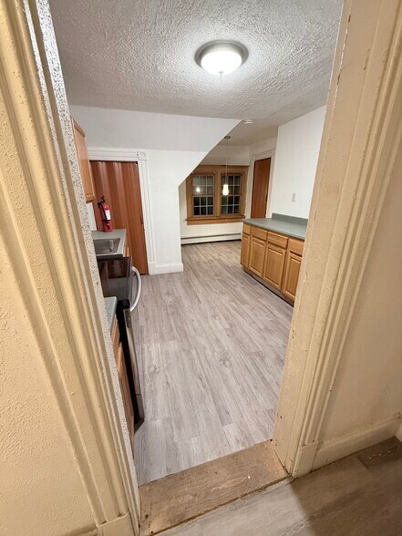 Building Photo - 20 Lorraine St