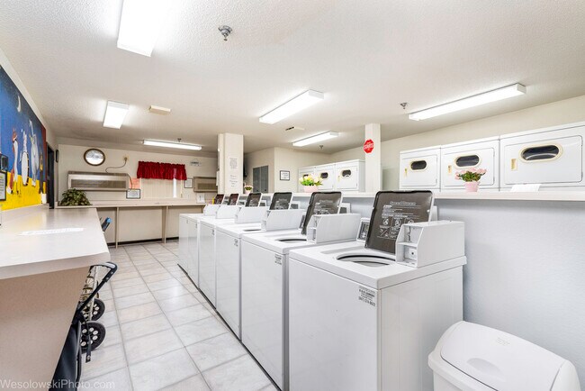 Building Photo - 3305 Sunset Ave