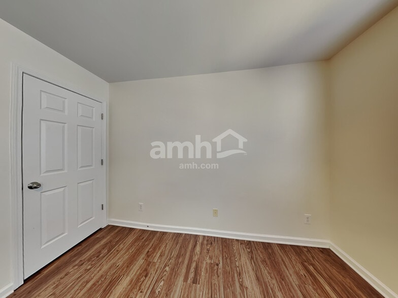 Building Photo - 535 Winter View Way