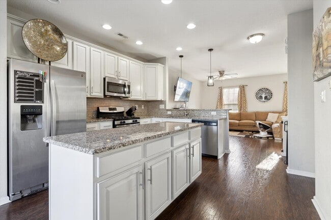 Building Photo - 4968 Limestone Ave