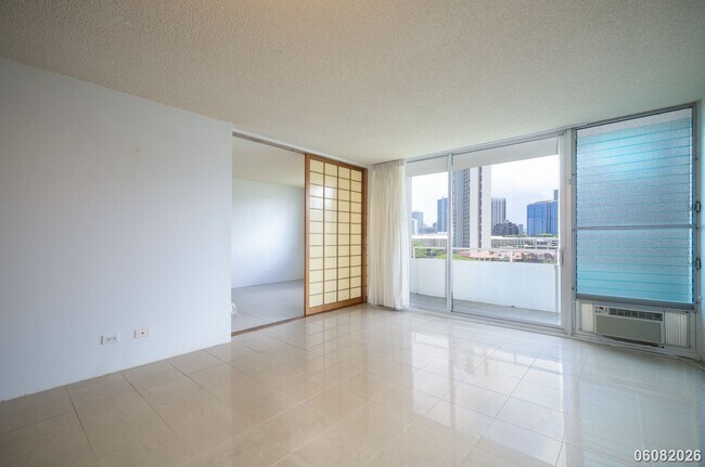 Building Photo - PRIME ALA MOANA/WAIKIKI LOCATION: 2BR/1.5BA Condo with Parking & In-Unit Washer/Dryer!